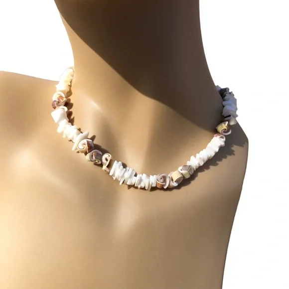 Vintage 80s Abstract Shell Necklace Choker - Picture 2 of 6